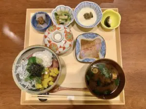 美味しいものは最後まで飽きない 大人空間で海鮮和食ランチを堪能 さかイーネ 美味しいものは最後まで飽きない 大人空間で海鮮和食ランチを堪能 さかイーネ
