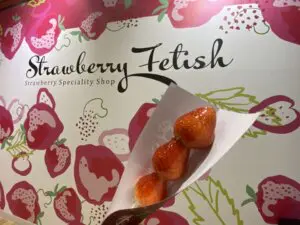 東京のいちご飴専門店が堺に上陸❣️】北花田・Strawberry Fetishなら屋台のいちご飴がいつでも食べられる🍓 | さかイーネ