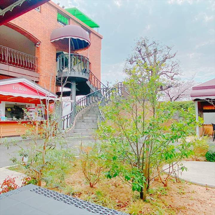 堺市中区 深井駅 ガーデンカフェle Bois ルボワ 結婚式場のエントランスに緑に囲まれた開放感溢れるカフェ さかイーネ